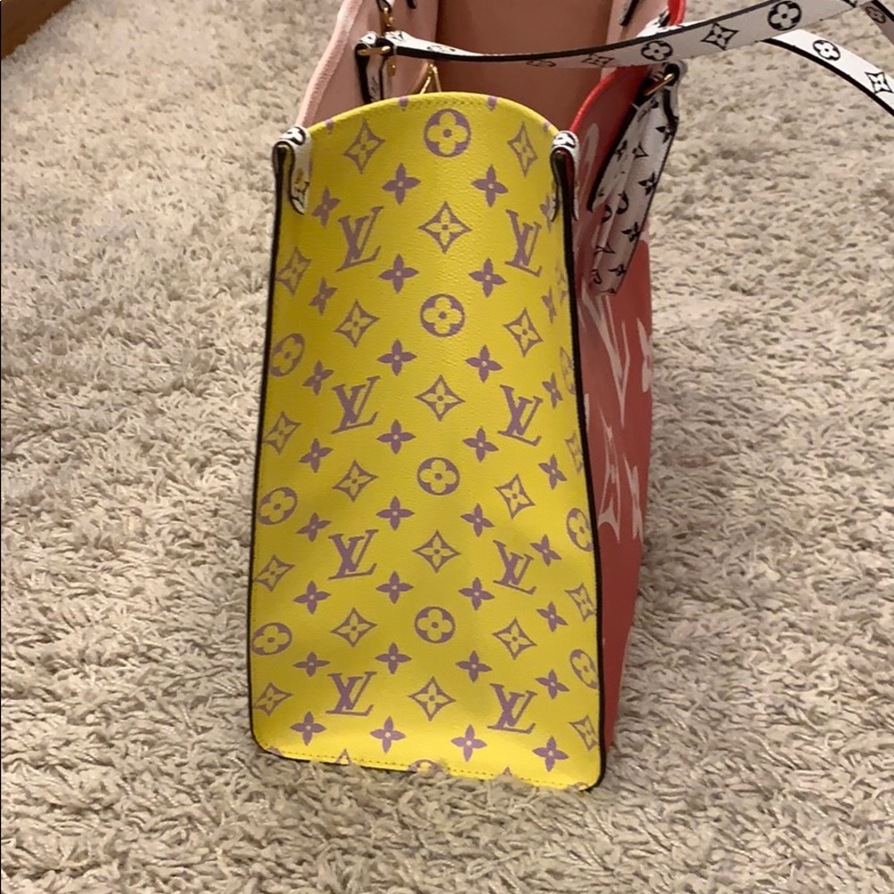 Louis Vuitton Giant Monogram - On The Go Tote - Picture 6 of 8